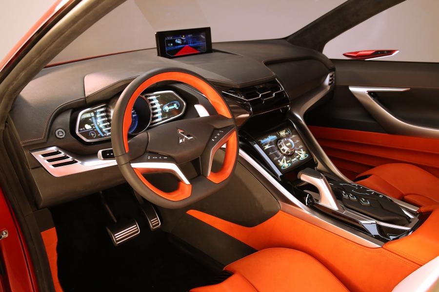  Mitsubishi Concept XR-PHEV II 2015 года  (фото 19 из 21)